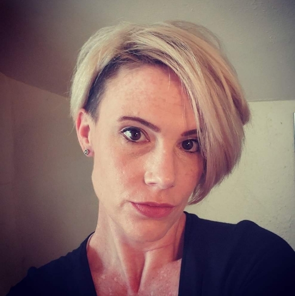 Meet your Posher, Jillian - Picture 2 of 2